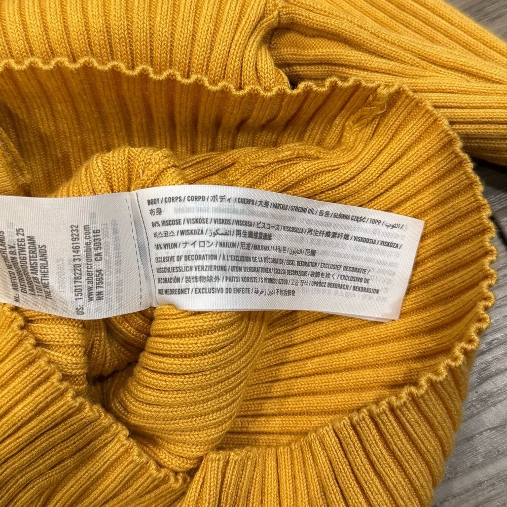NWOT Abercrombie & Fitch Mustard Yellow Long Sleeve Cardigan Ribbed Top Size XS - Picture 3 of 7